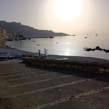Ferienwohnung Bilocale Fronte Mare Giardini-Naxos Exterior foto
