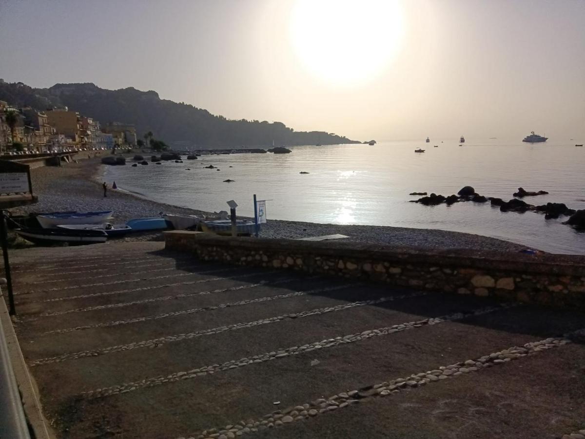 Ferienwohnung Bilocale Fronte Mare Giardini-Naxos Exterior foto