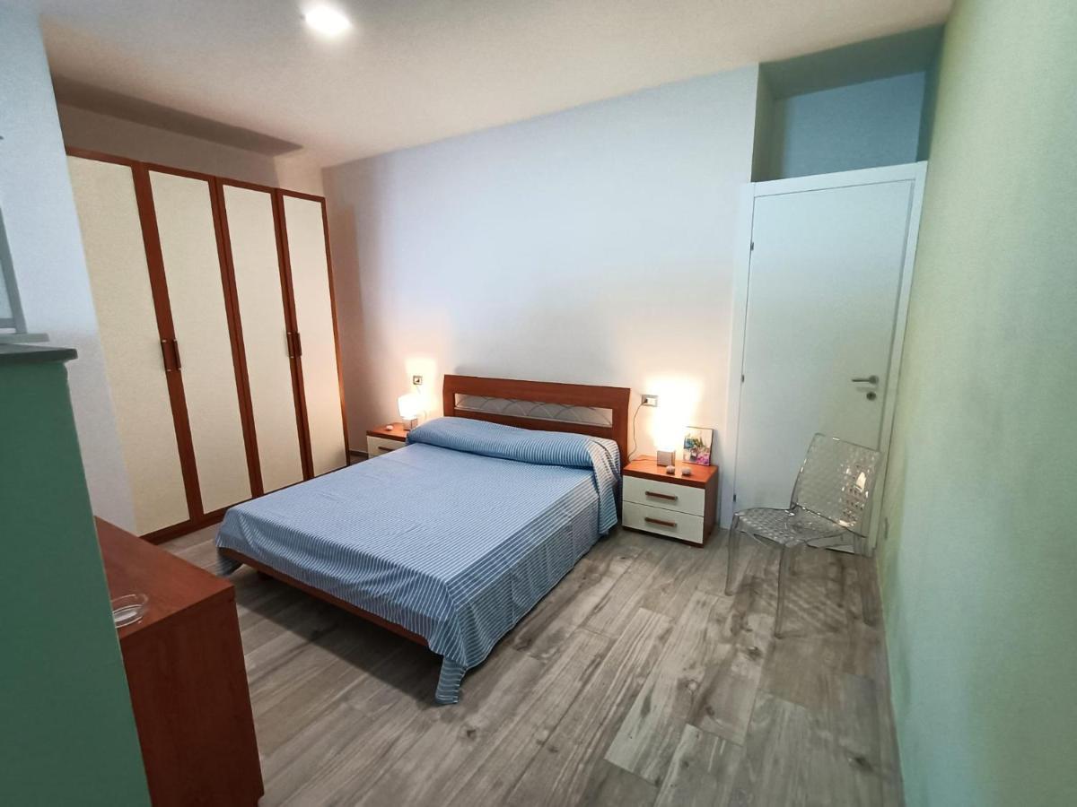Ferienwohnung Bilocale Fronte Mare Giardini-Naxos Exterior foto