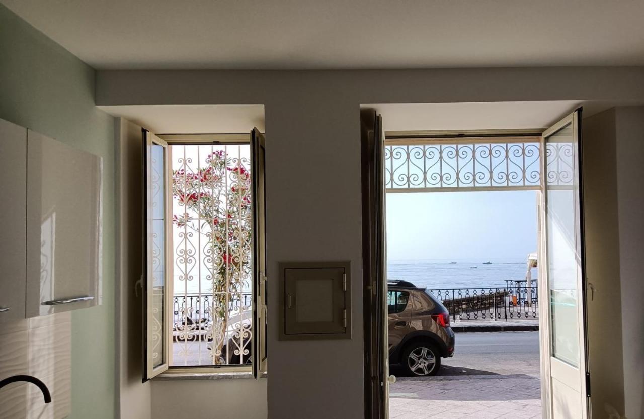 Ferienwohnung Bilocale Fronte Mare Giardini-Naxos Exterior foto