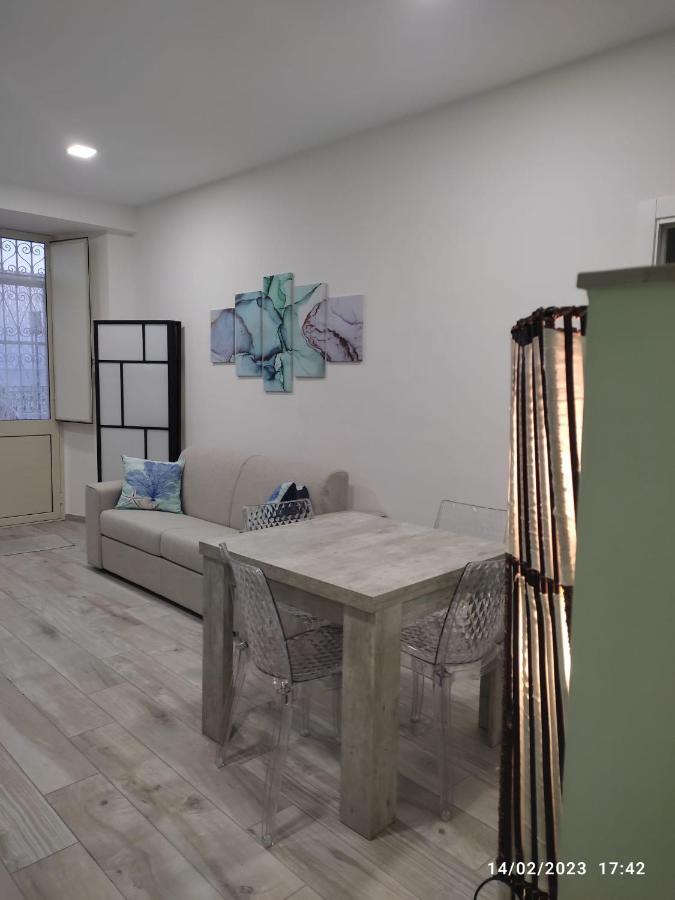 Ferienwohnung Bilocale Fronte Mare Giardini-Naxos Exterior foto