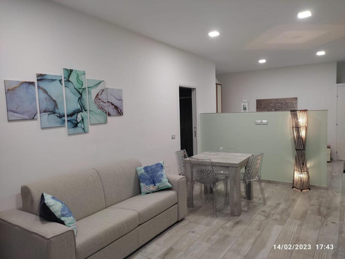 Ferienwohnung Bilocale Fronte Mare Giardini-Naxos Exterior foto