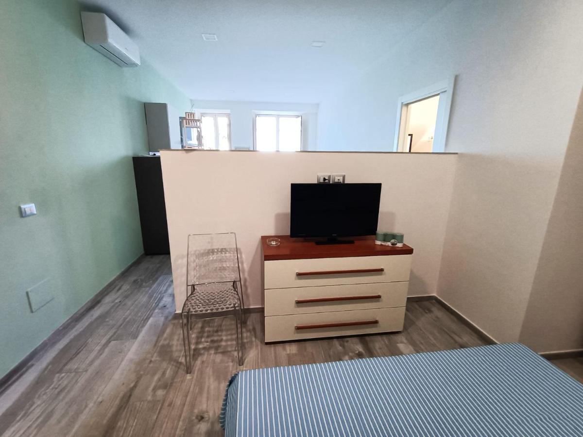 Ferienwohnung Bilocale Fronte Mare Giardini-Naxos Exterior foto