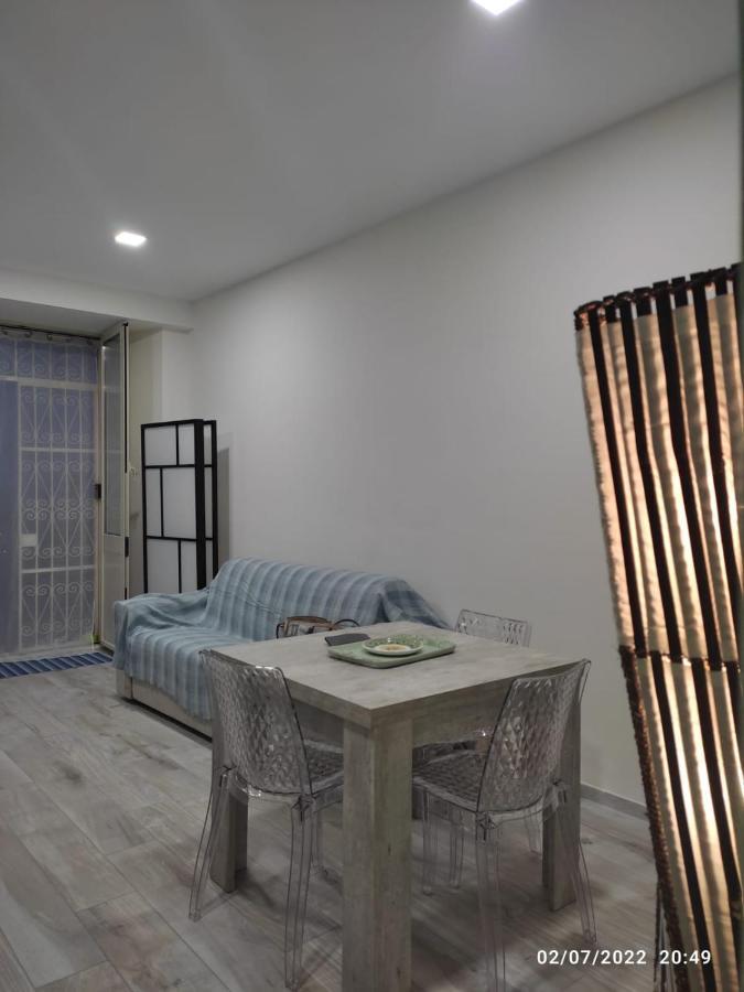 Ferienwohnung Bilocale Fronte Mare Giardini-Naxos Exterior foto
