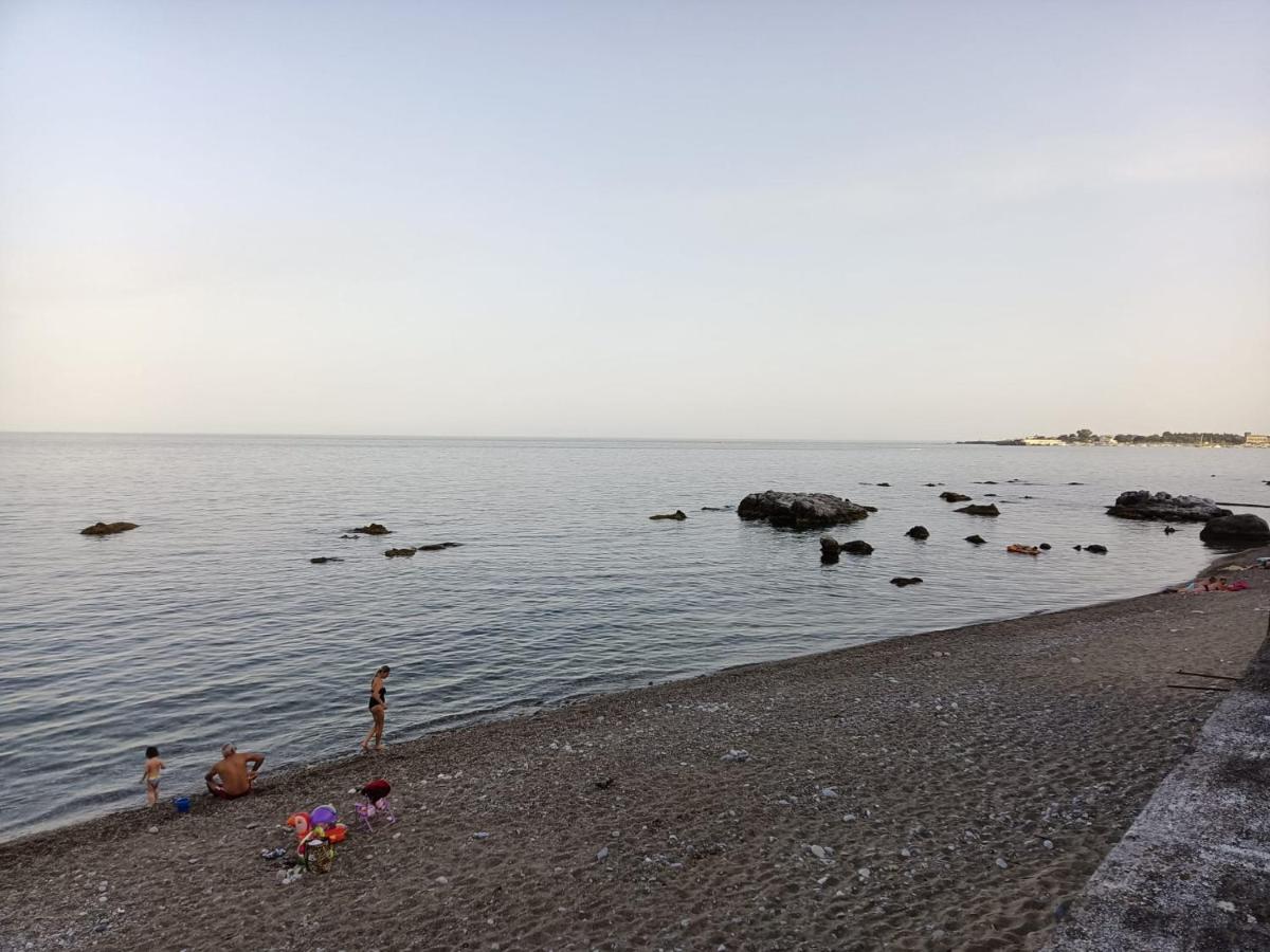 Ferienwohnung Bilocale Fronte Mare Giardini-Naxos Exterior foto